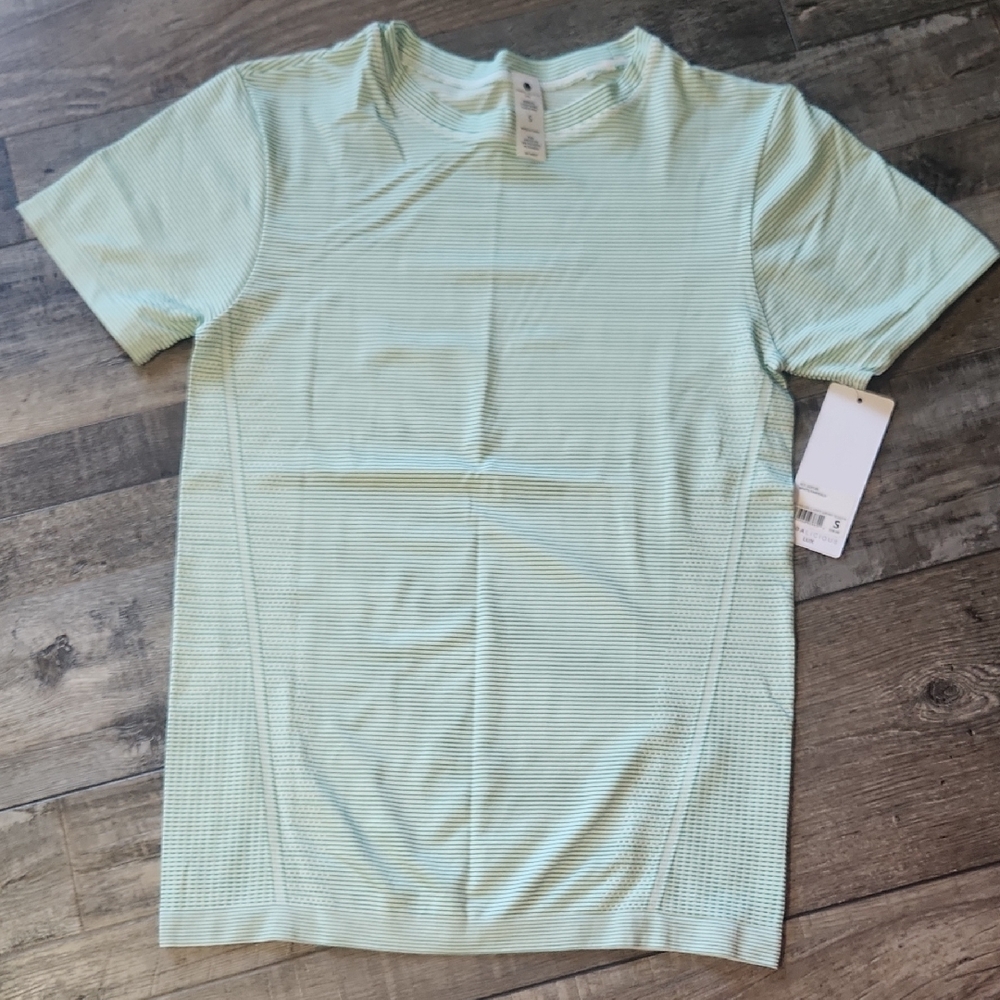 Yogalicious Lux Seamless Caddy Short Sleeve Tee Size S NWT White Emerald